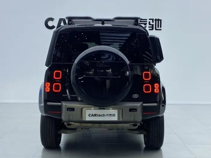 Land Rover Defender 2024 Model 110 3.0T P400 X-Dynamic HSE – фото 3