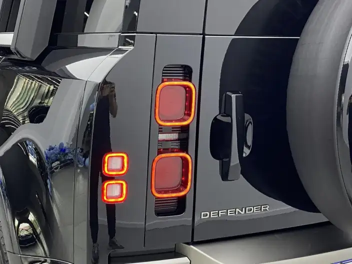 Land Rover Defender 2024 Model 110 3.0T P400 X-Dynamic HSE – фото 7