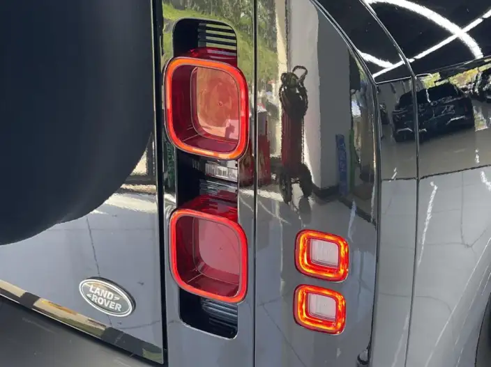 Land Rover Defender 2023 Model Facelift 110 P400 X-Dynamic HSE – фото 7
