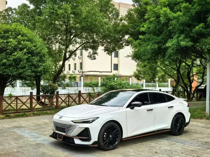 Changan UNI-V 2023 Model 1.5T Sports Edition – фото 1
