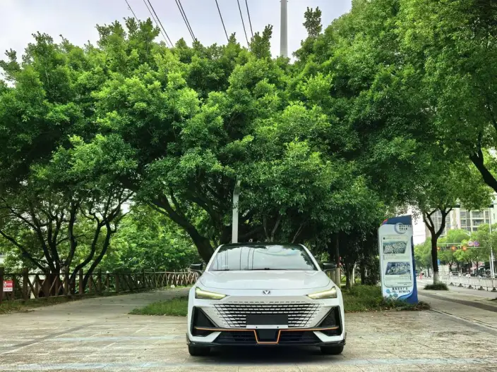 Changan UNI-V 2023 Model 1.5T Sports Edition – фото 2
