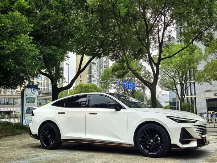 Changan UNI-V 2023 Model 1.5T Sports Edition – фото 3