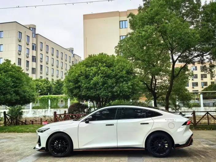 Changan UNI-V 2023 Model 1.5T Sports Edition – фото 4