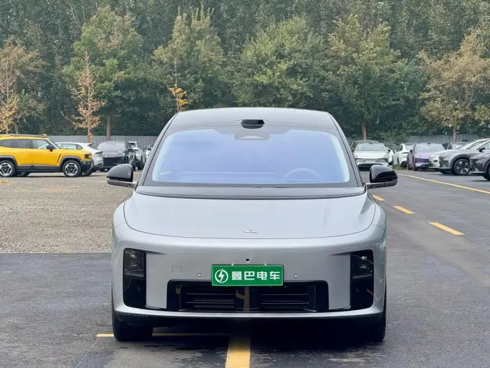 Li Auto i8 2025 Model Standard Edition – фото 2