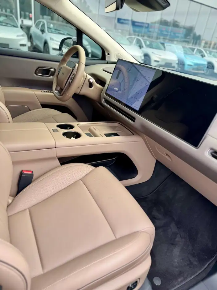 Li Auto i8 2025 Model Standard Edition – фото 10