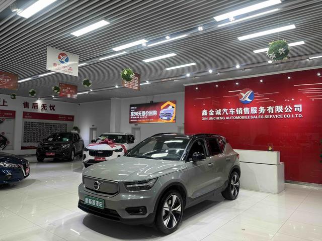 Volvo XC40 EV 2023 Long Range Pro – фото 1
