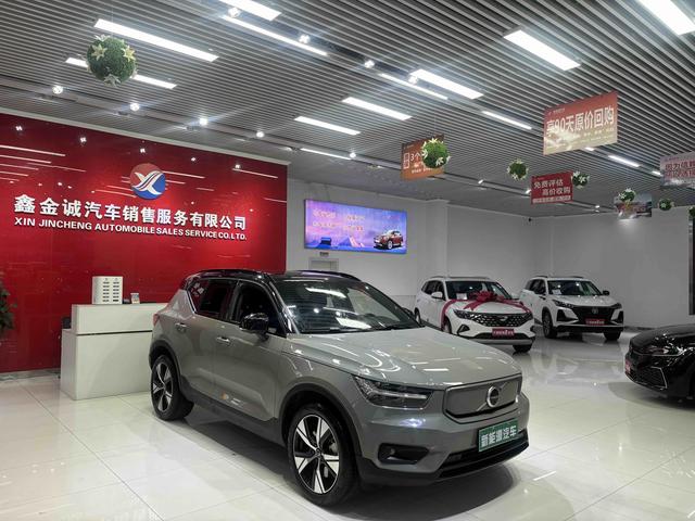 Volvo XC40 EV 2023 Long Range Pro – фото 3