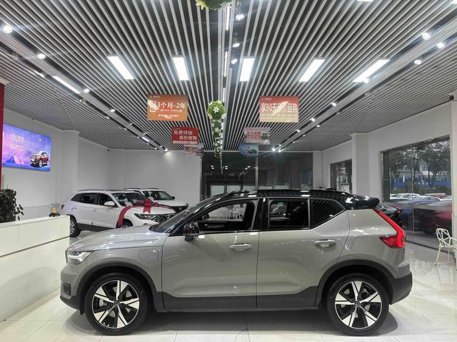 Volvo XC40 EV 2023 Long Range Pro – фото 4