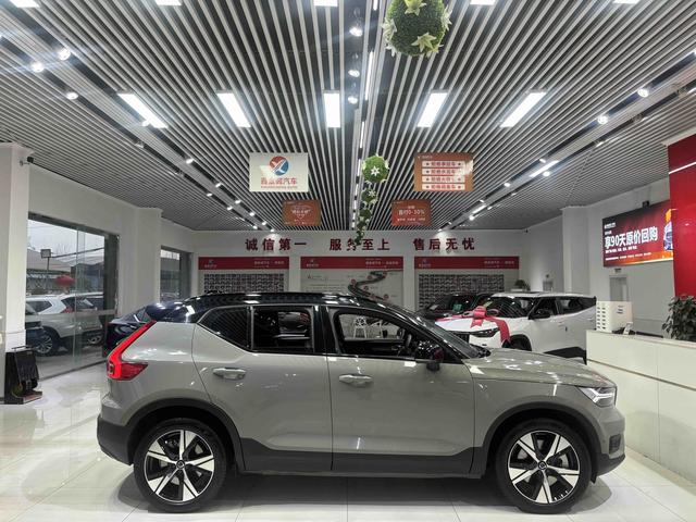 Volvo XC40 EV 2023 Long Range Pro – фото 5