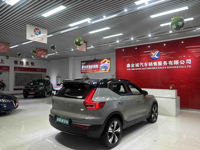 Volvo XC40 EV 2023 Long Range Pro – фото 6