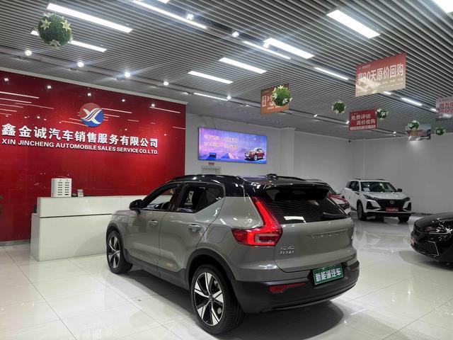 Volvo XC40 EV 2023 Long Range Pro – фото 7