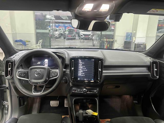 Volvo XC40 EV 2023 Long Range Pro – фото 10