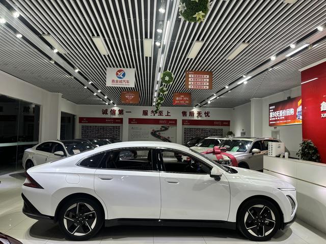 Wuling Starlight PHEV 2023 150 Advanced – фото 4