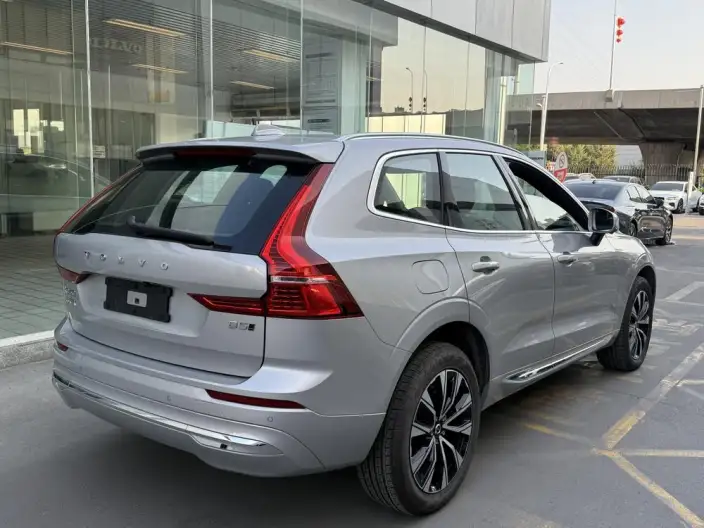 Volvo XC60 2025 Model B5 4WD Smart Range Deluxe Edition – фото 6