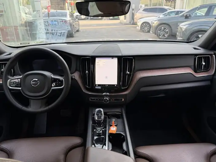 Volvo XC60 2025 Model B5 4WD Smart Range Deluxe Edition – фото 7
