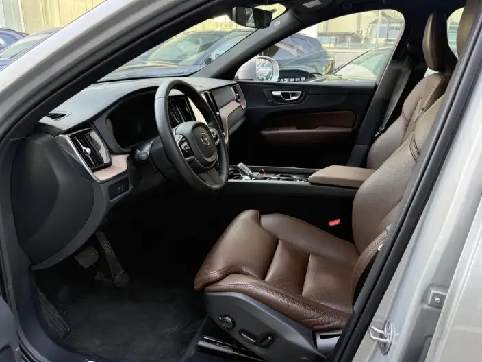 Volvo XC60 2025 Model B5 4WD Smart Range Deluxe Edition – фото 8