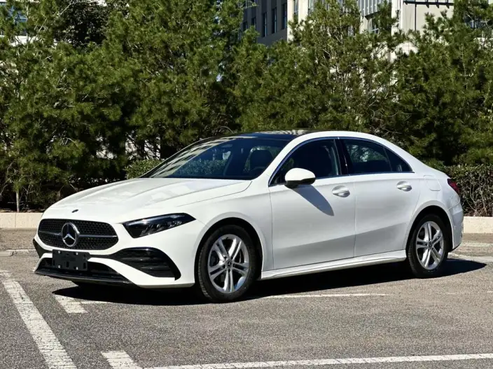 Mercedes-Benz A-class 2024 Model A 180 L – фото 1
