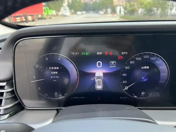 Hongqi HS5 2023 Model 2.0T Flag Xiang Pro Edition – фото 9