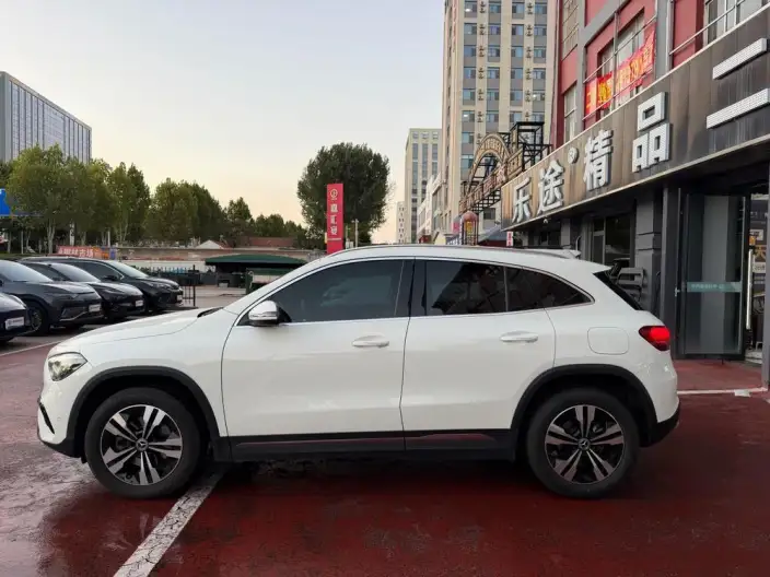 Mercedes-Benz GLA 2024 Model GLA 200 – фото 3