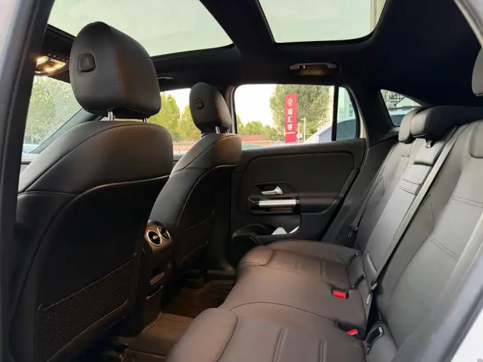 Mercedes-Benz GLA 2024 Model GLA 200 – фото 9