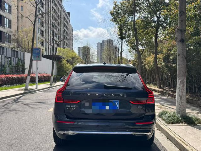 Volvo XC60 2023 B5 AWD Intelligent Far Luxury – фото 9