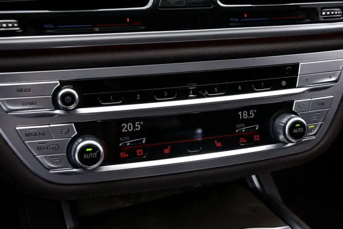 BMW 7 Series 2021 Model 740Li Leading Model M Sports Set – фото 6