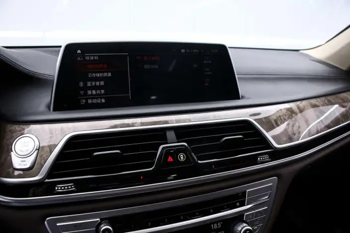 BMW 7 Series 2021 Model 740Li Leading Model M Sports Set – фото 8