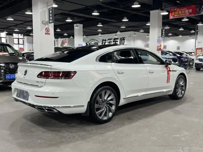 Volkswagen CC 2023 Model 380TSI Eye-catching version – фото 6