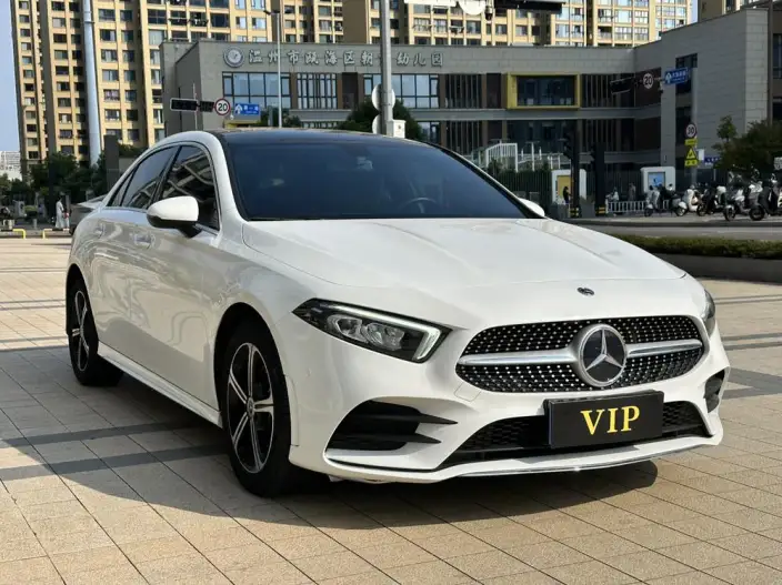 Mercedes-Benz A-class 2023 Model A 200 L Sports sedan Fashion Edition – фото 3
