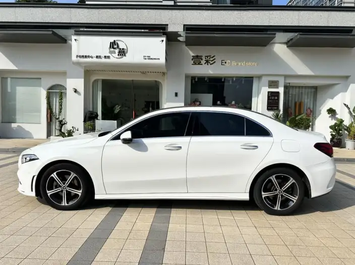 Mercedes-Benz A-class 2023 Model A 200 L Sports sedan Fashion Edition – фото 4