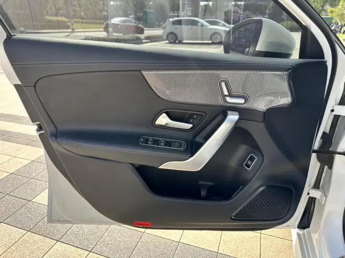 Mercedes-Benz A-class 2023 Model A 200 L Sports sedan Fashion Edition – фото 8