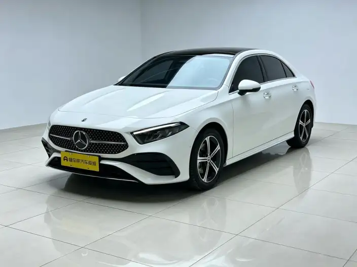 Mercedes-Benz A-class 2024 Model A 200 L Fashion Edition – фото 1