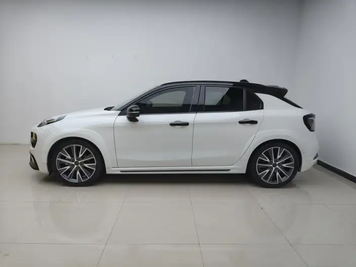 Lynk & Co 02 Hatchback 2022 Model 2.0TD Hatchback Pro – фото 4