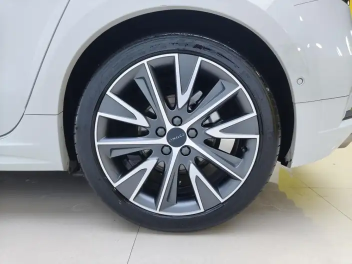 Lynk & Co 02 Hatchback 2022 Model 2.0TD Hatchback Pro – фото 9