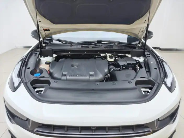 Lynk & Co 02 Hatchback 2022 Model 2.0TD Hatchback Pro – фото 10