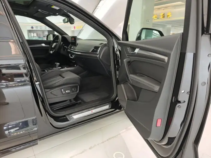 Audi Q5L 2024 Model 40TFSI Luxury Dynamic Model – фото 8