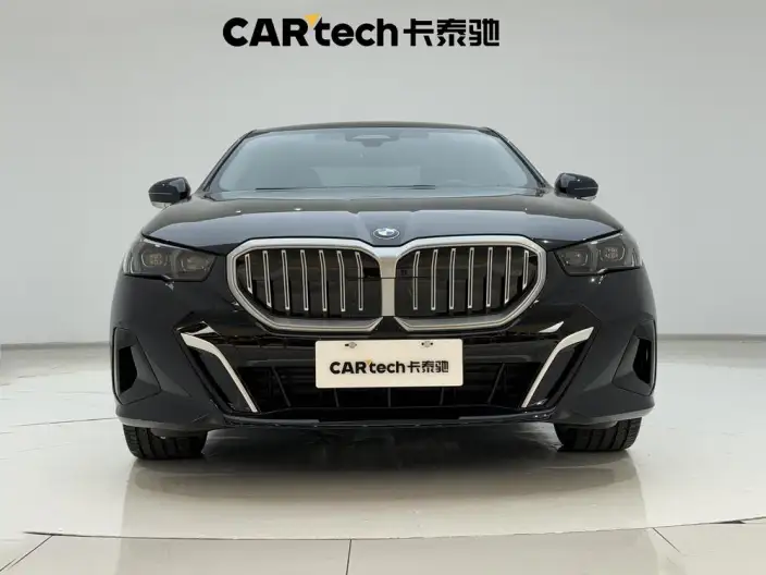 BMW 5 Series 2024 Model 530Li Exclusive Model M Sports Set – фото 2