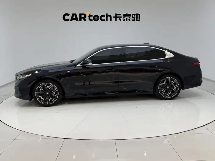 BMW 5 Series 2024 Model 530Li Exclusive Model M Sports Set – фото 4
