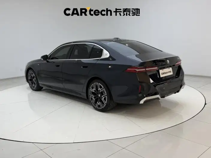 BMW 5 Series 2024 Model 530Li Exclusive Model M Sports Set – фото 5