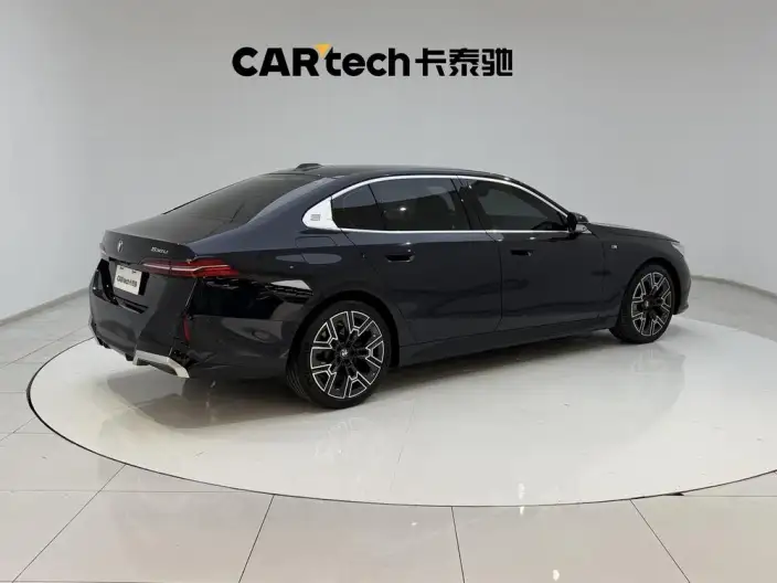 BMW 5 Series 2024 Model 530Li Exclusive Model M Sports Set – фото 7