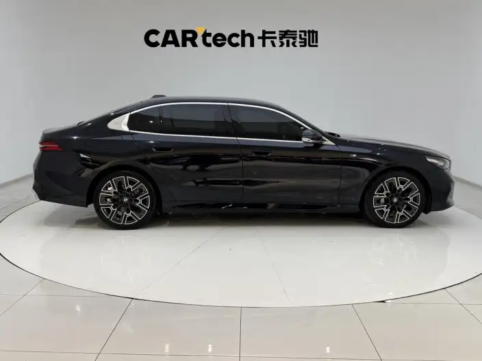 BMW 5 Series 2024 Model 530Li Exclusive Model M Sports Set – фото 8