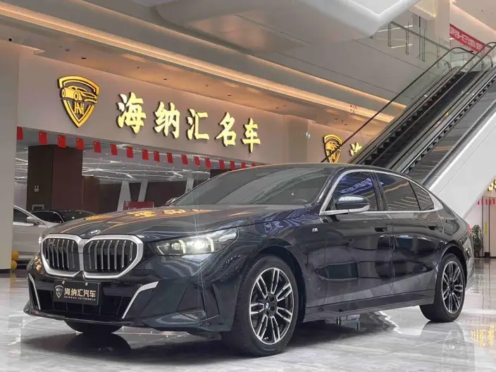 BMW 5 Series 2024 Model 525Li M Sports Set – фото 1