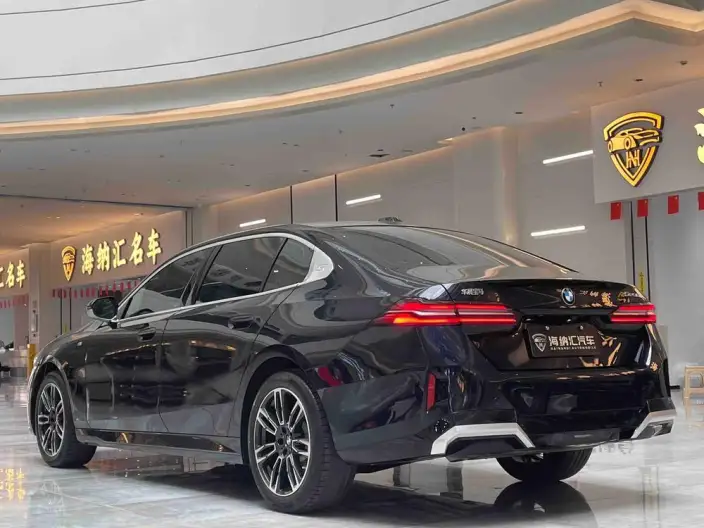 BMW 5 Series 2024 Model 525Li M Sports Set – фото 4