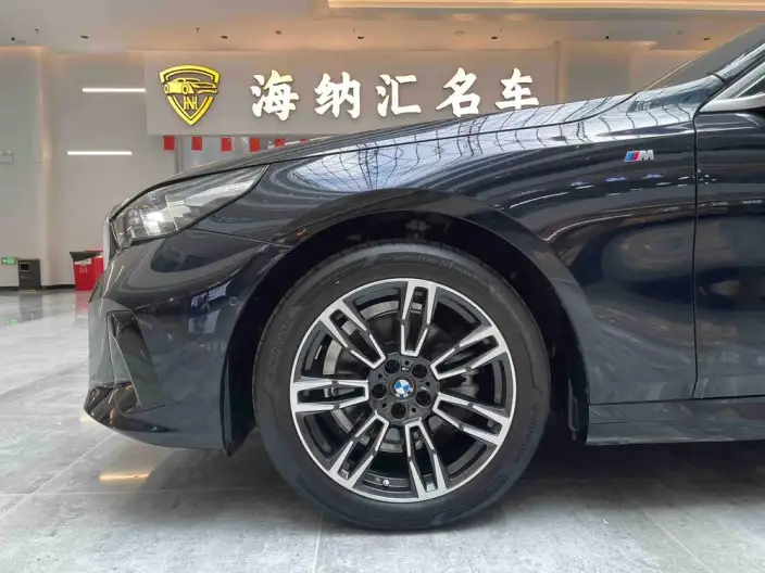 BMW 5 Series 2024 Model 525Li M Sports Set – фото 8