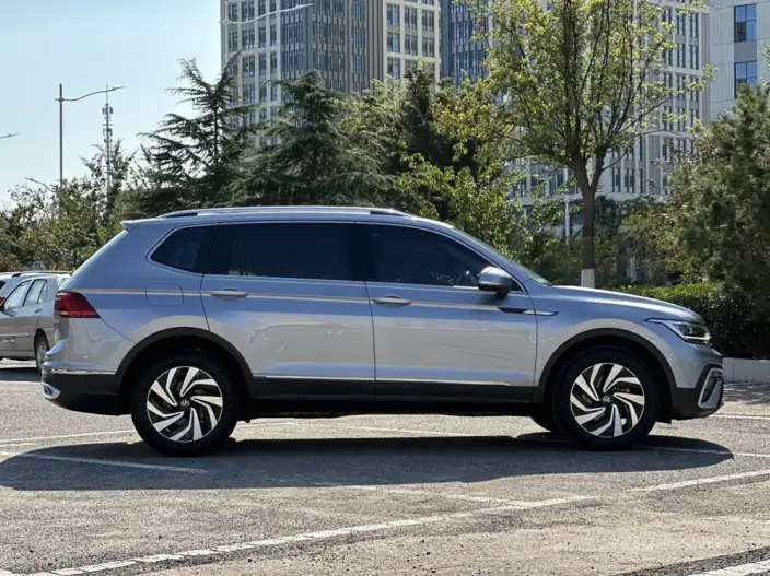 Volkswagen Tiguan L 2023 Model 330TSI 2WD Smart Edition – фото 6