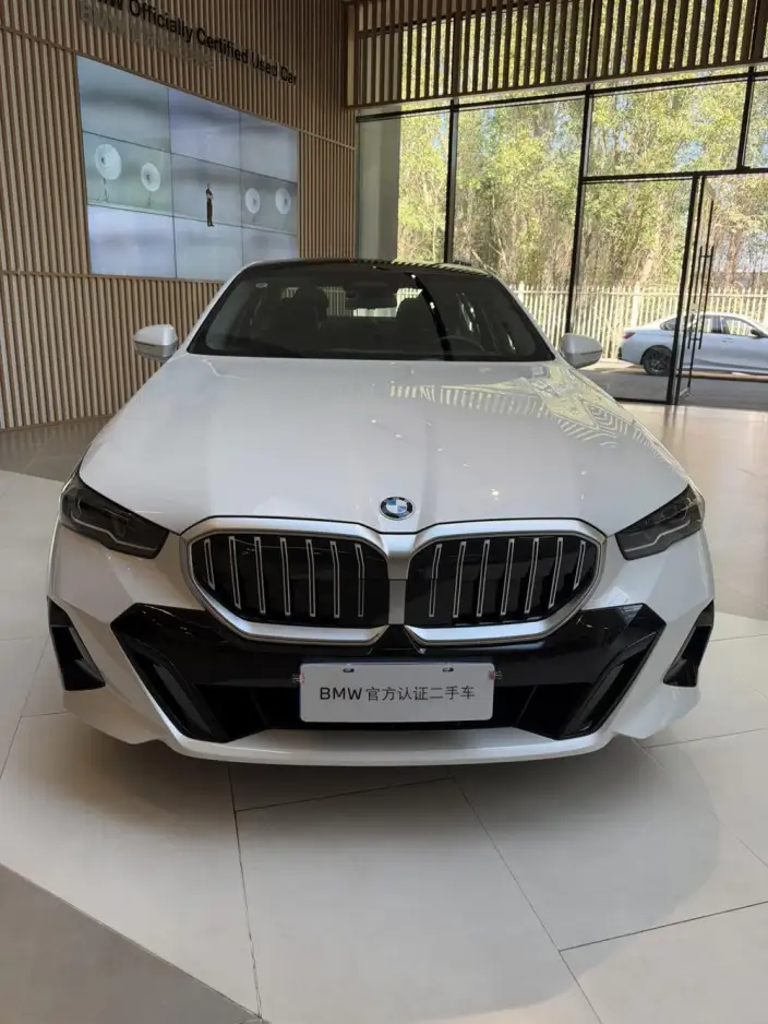 BMW 5 Series 2025 Model 530Li Exclusive Model M Sports Set – фото 2