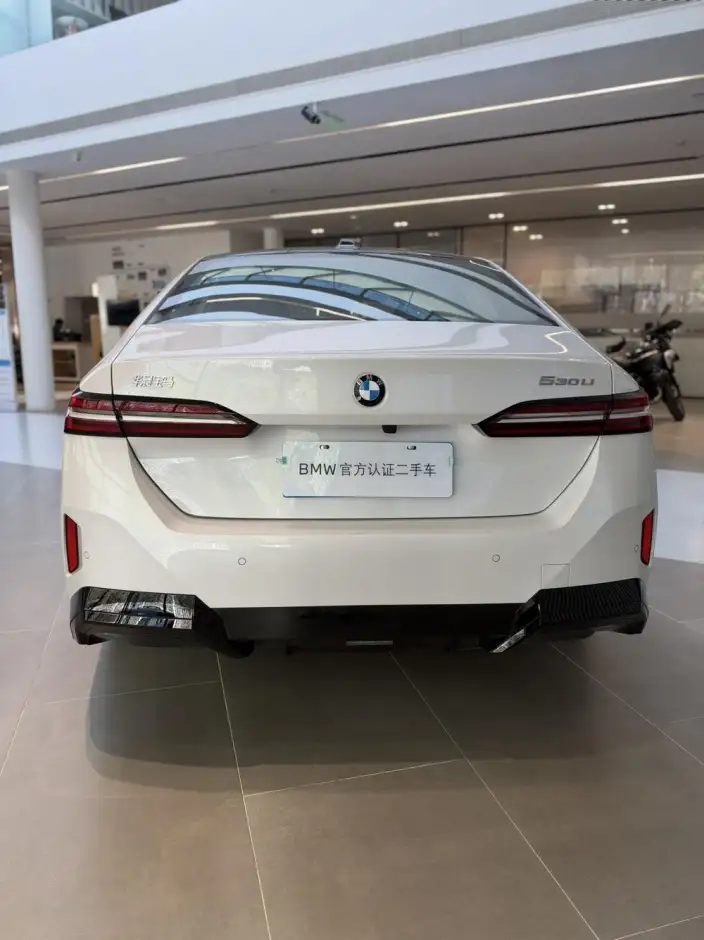 BMW 5 Series 2025 Model 530Li Exclusive Model M Sports Set – фото 4