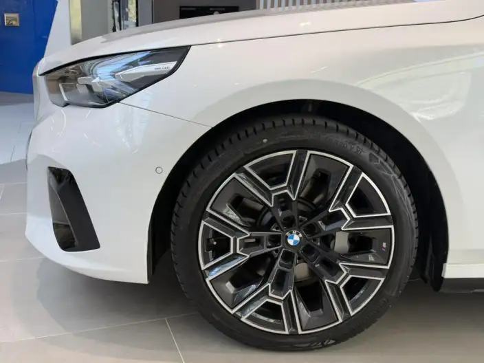 BMW 5 Series 2025 Model 530Li Exclusive Model M Sports Set – фото 8