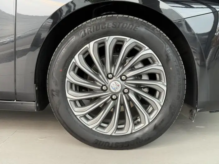 Buick LaCrosse 2023 Model 28T Automatic Yue Zun Edition – фото 6