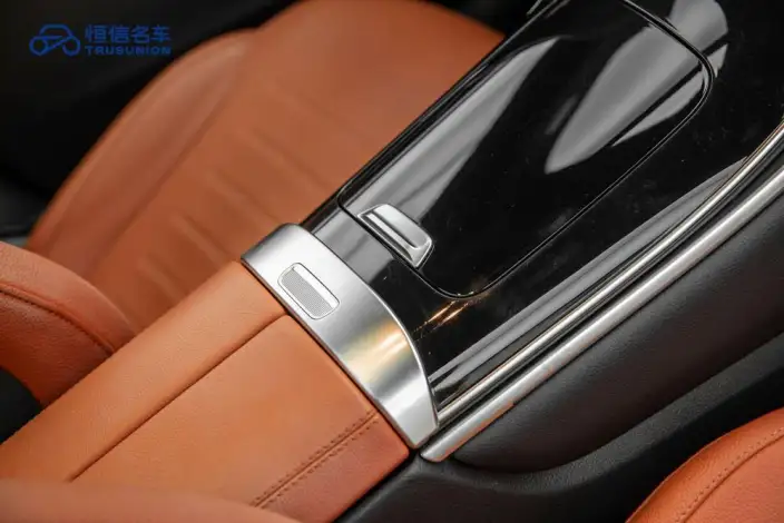 Mercedes-Benz GLC 2023 Model GLC 260 L 4MATIC Luxury Model 7 seat – фото 9